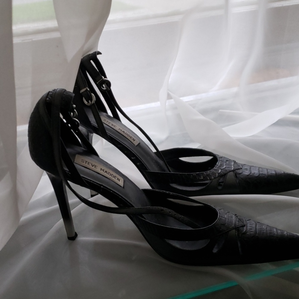 Shoes - Picture 2 of 4